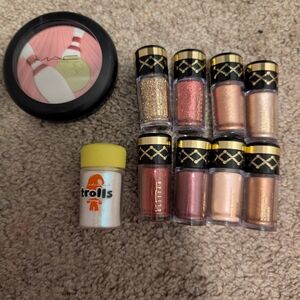 MAC Cosmetics Nutcracker Sweet Glitter And Pigments With Bowling Blusher